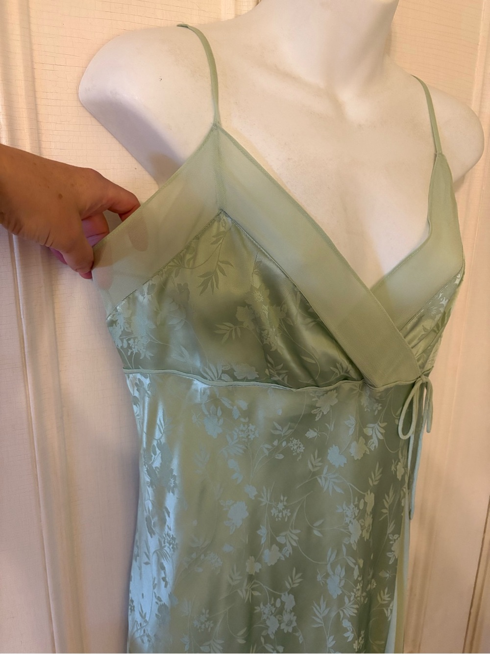100% Silk bias cut full length nightgown small vintage but like new! - Picture 4 of 10